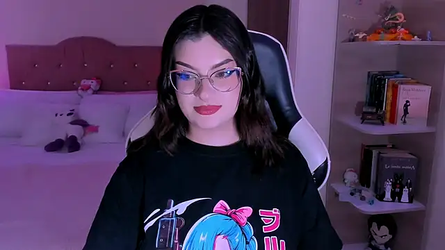 OphelianaRose33 online show from 12/19/25, 10:28