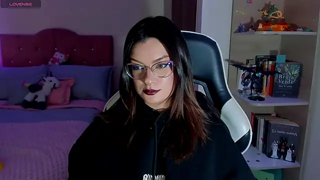 OphelianaRose33 online show from 03/26/26, 10:15