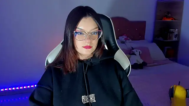 OphelianaRose33 online show from 04/09/26, 11:21