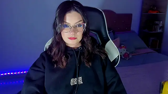 OphelianaRose33 online show from 04/23/26, 07:38