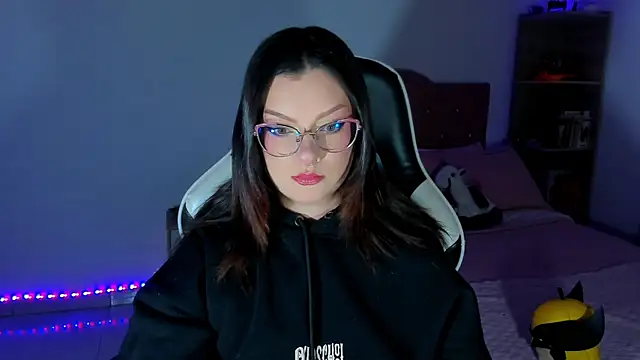 OphelianaRose33 online show from 05/16/26, 06:50