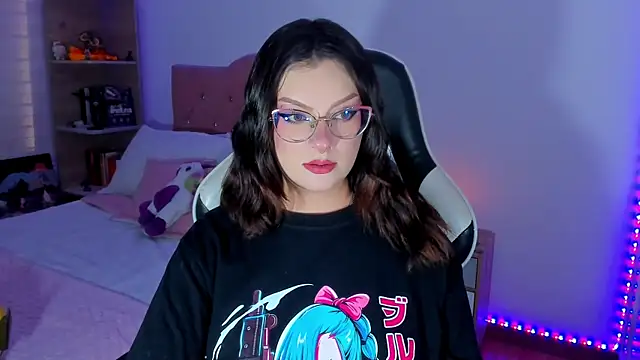 OphelianaRose33 online show from 05/26/26, 10:28