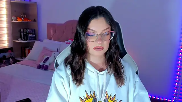 OphelianaRose33 online show from 05/27/26, 08:28
