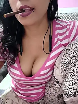 Snapshot of Divya_Bharti chatting on 09/11/25, 03:28 Divya Bharti online show from 09/11/25, 03:28