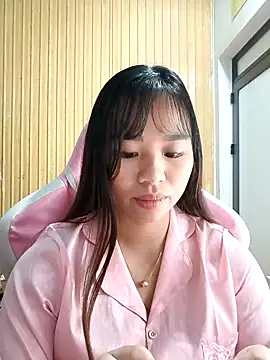 Snapshot of Na_na90 chatting on 10/23/25, 12:43 Na na90 online show from 10/23/25, 12:43