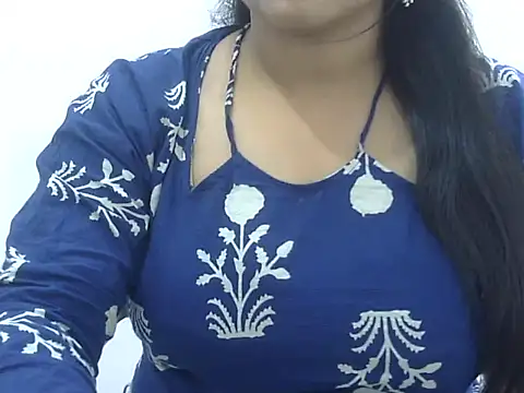 Snapshot of LIYO_ chatting on 06/03/26, 05:54 LIYO online show from 06/03/26, 05:54