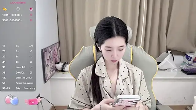 Snapshot of OiOi-666 chatting on 05/28/26, 01:36 OiOi-666 online show from 05/28/26, 01:36