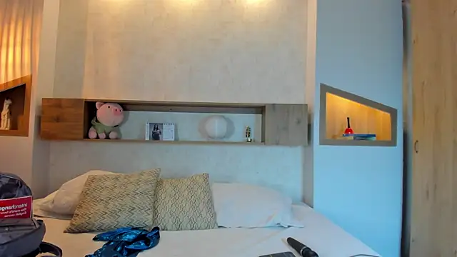 Emilly Beaumont online show from 02/25/26, 01:43