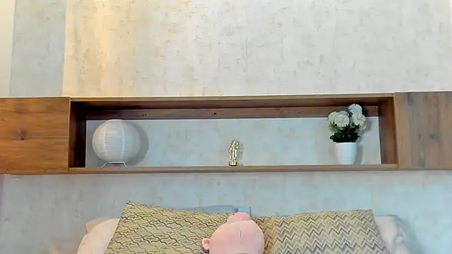 Snapshot of Emilly_Beaumont chatting on 05/25/26, 01:17 Emilly Beaumont online show from 05/25/26, 01:17