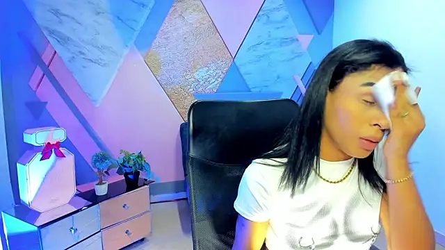 keytinthomson  online show from 10/16/25, 07:48