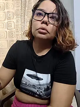Snapshot of saenz_eymi chatting on 05/13/26, 05:10 saenz eymi online show from 05/13/26, 05:10