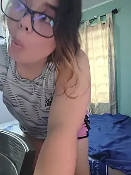 Snapshot of saenz_eymi chatting on 07/07/26, 04:00 saenz eymi online show from 07/07/26, 04:00