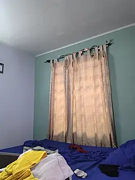 Snapshot of saenz_eymi chatting on 07/17/26, 01:07 saenz eymi online show from 07/17/26, 01:07