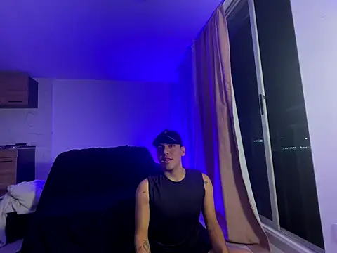 Snapshot of Axel_Hunter chatting on 10/08/25, 04:43 Axel Hunter online show from 10/08/25, 04:43