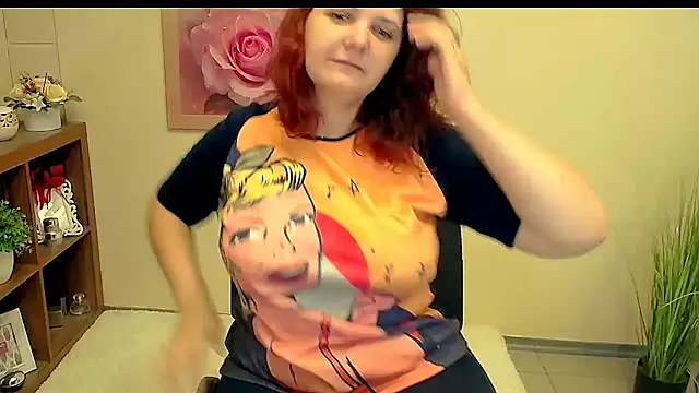 Snapshot of TwoBigSuns chatting on 09/15/25, 12:49 TwoBigSuns online show from 09/15/25, 12:49