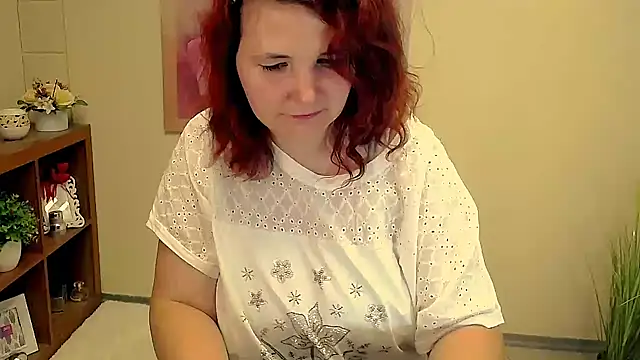 Snapshot of TwoBigSuns chatting on 09/22/25, 12:40 TwoBigSuns online show from 09/22/25, 12:40