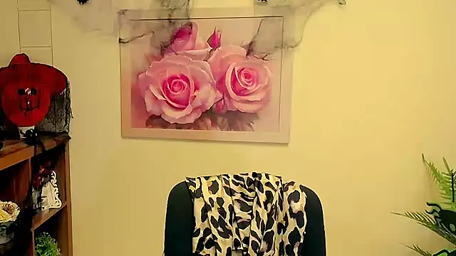 Snapshot of TwoBigSuns chatting on 10/13/25, 12:27 TwoBigSuns online show from 10/13/25, 12:27