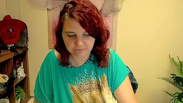 Snapshot of TwoBigSuns chatting on 10/14/25, 07:09 TwoBigSuns online show from 10/14/25, 07:09