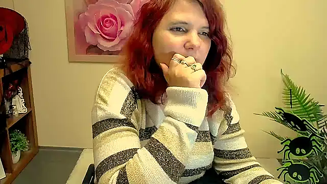 Snapshot of TwoBigSuns chatting on 10/22/25, 07:52 TwoBigSuns online show from 10/22/25, 07:52