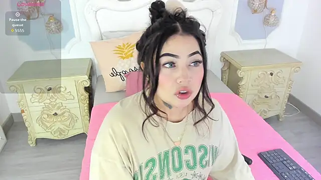 MeganStar   online show from 11/18/25, 12:31