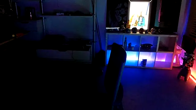 Snapshot of Mrs-Aurora chatting on 10/11/25, 09:24 Mrs-Aurora online show from 10/11/25, 09:24