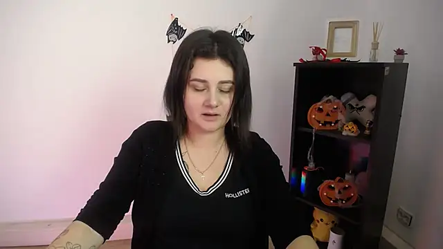 Katrin kiss  online show from 11/11/25, 01:22