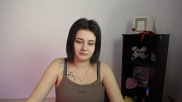 Katrin kiss  online show from 11/19/25, 12:27