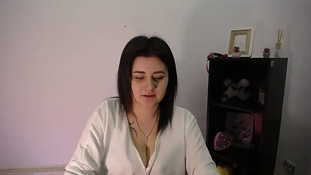 Katrin kiss  online show from 12/16/25, 11:48