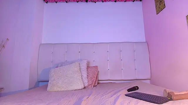 lilyth bloom online show from 12/17/25, 12:44