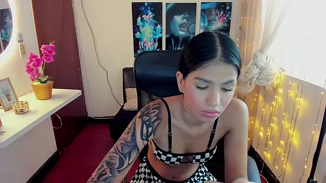 valeria-duarte online show from 10/20/25, 09:37