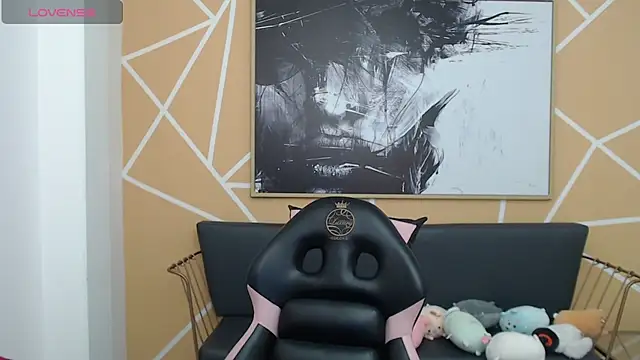 olivia russo  online show from 10/24/25, 08:16