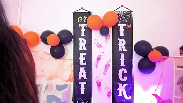 yunna7 online show from 10/31/25, 11:11