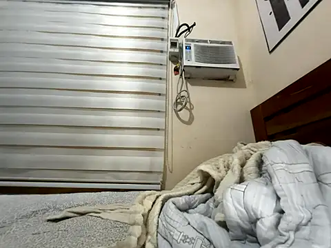 Sluttgwen69 online show from 11/22/25, 02:27