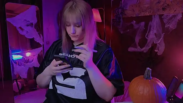 Morvelyn online show from 10/26/25, 05:30