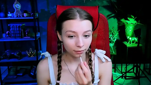 JulieDaniel online show from 10/20/25, 08:15