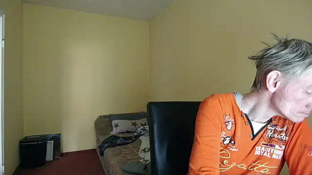 Snapshot of k74robert chatting on 02/21/26, 09:32 k74robert online show from 02/21/26, 09:32