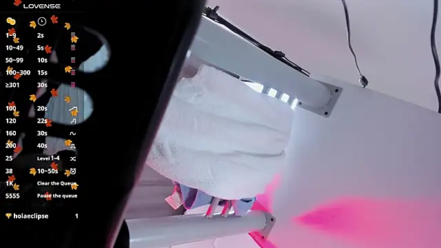 NicolWhite online show from 10/31/25, 12:17