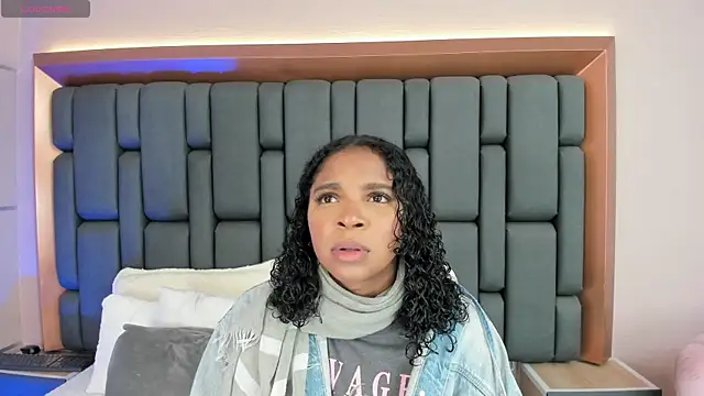 LisaMendez online show from 10/10/25, 04:00