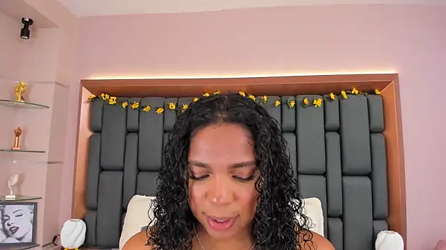 LisaMendez online show from 11/20/25, 03:50