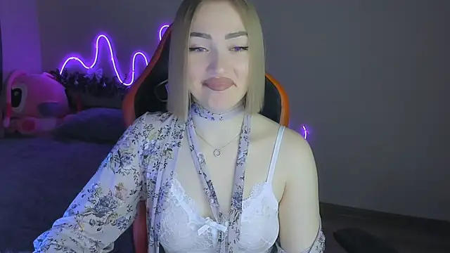 LaraKrein lk online show from 12/14/25, 04:12