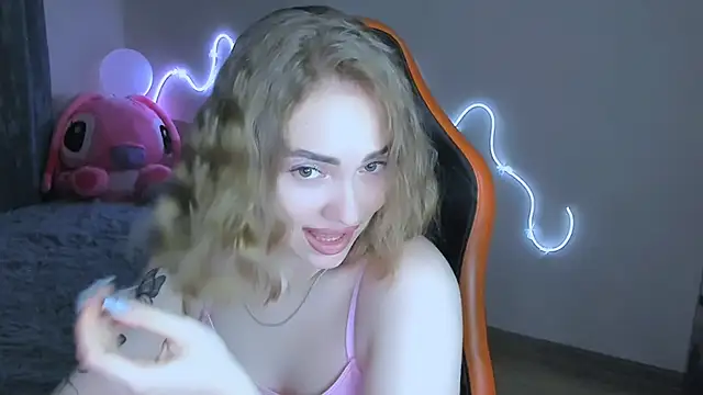 LaraKrein lk online show from 02/13/26, 03:19