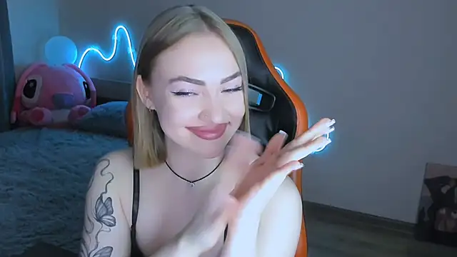 LaraKrein lk online show from 02/21/26, 12:28