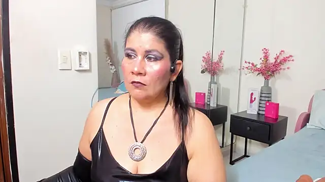 kiraGeiner online show from 03/18/26, 08:01