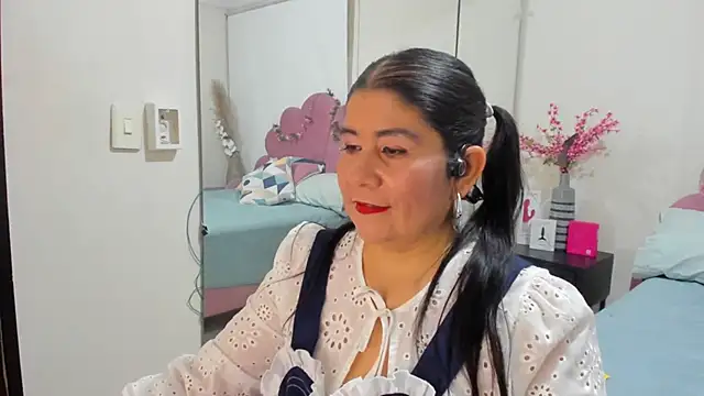 kiraGeiner online show from 03/23/26, 09:30