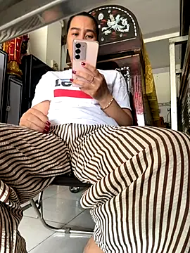 sharon-Hanna online show from 10/14/25, 02:01