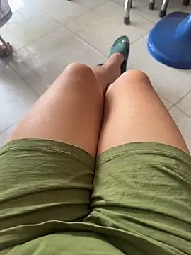 sharon-Hanna online show from 11/18/25, 02:28