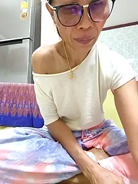 Mama Eva 1 online show from 10/26/25, 10:04