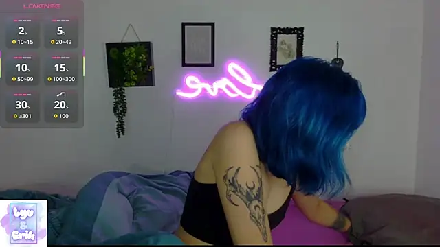 Snapshot of lyv_x_ chatting on 10/19/25, 08:31 lyv x  online show from 10/19/25, 08:31