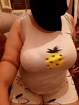 Snapshot of mayakhalyfaa chatting on 09/13/25, 09:42 mayakhalyfaa online show from 09/13/25, 09:42