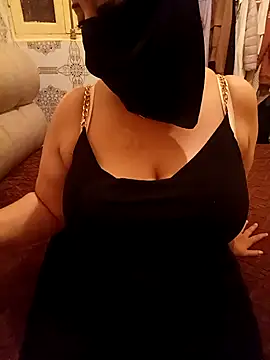 Snapshot of mayakhalyfaa chatting on 09/20/25, 12:55 mayakhalyfaa online show from 09/20/25, 12:55